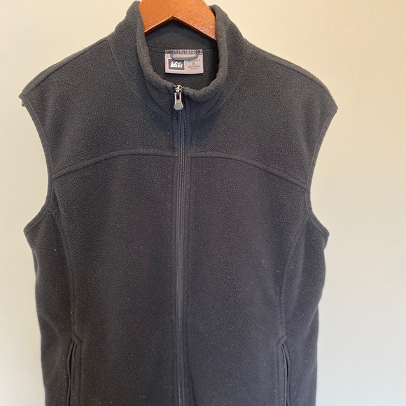 REI Jackets & Blazers - REÍ Women's Vest Black size XLarge